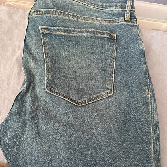 Old Navy Women’s jeans size 12 short - Picture 7 of 8